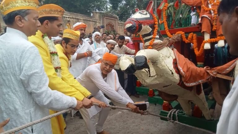 कुंवर अनंत नारायण सिंह ने रथ खींचकर किया दो दिवसीय ऐतिहासिक रथयात्रा मेले का शुभारंभ