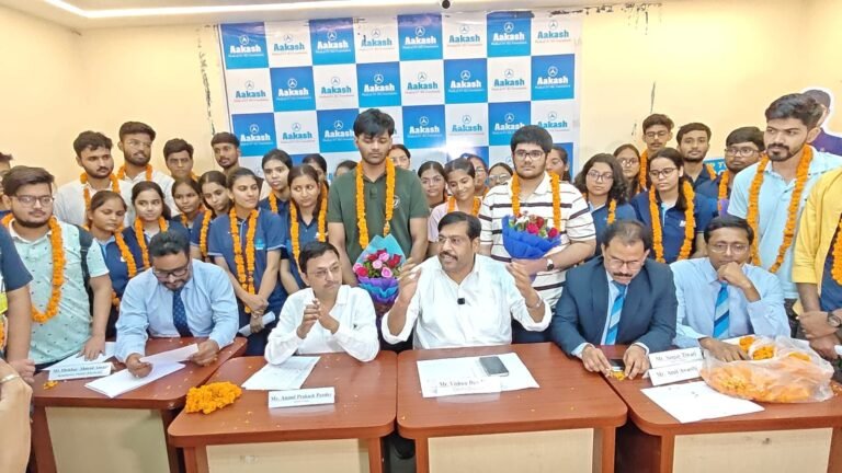 नीट 2026 में आकाश बना यूपी की डॉक्टर फैक्ट्री : आर्यन दुबे ने हासिल की ऑल इंडिया रैंक 7, बने उत्तर प्रदेश स्टेट टॉपर