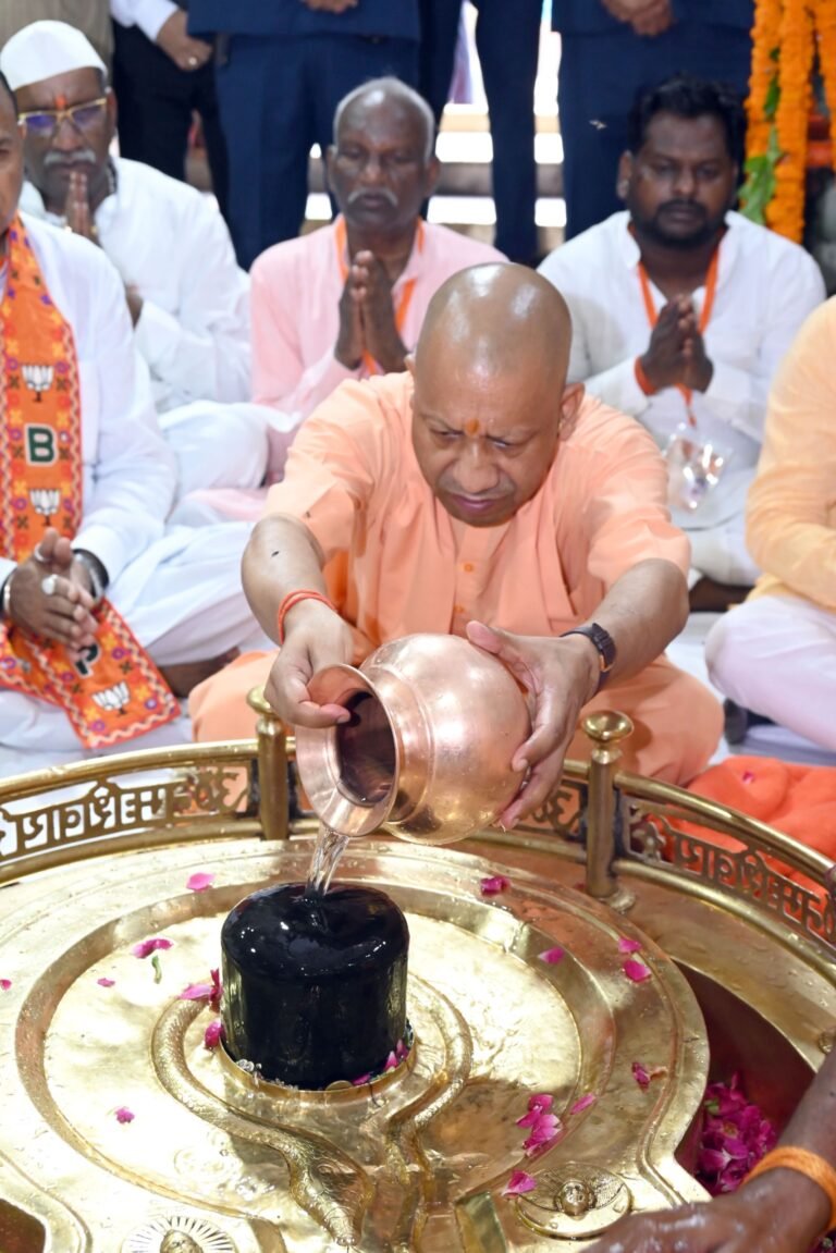 मुख्यमंत्री ने लोधेश्वर महादेव का दर्शन-पूजन कर किया अभिषेक