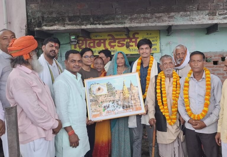 NEET-UG में उत्कृष्ट प्रदर्शन पर रोहनिया विधायक ने मेधावी छात्र को किया सम्मानित