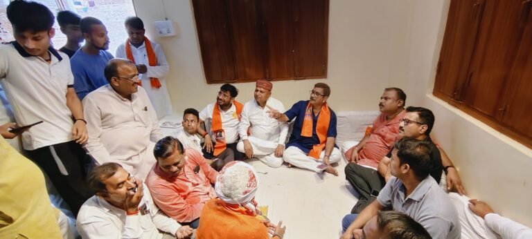 76दिवसीय “वार्ड प्रवास” तीसरा दिनविधायक डॉ नीलकंठ तिवारी ने किया कोनिया क्षेत्र में प्रवास कर लोगों का हाल जाना