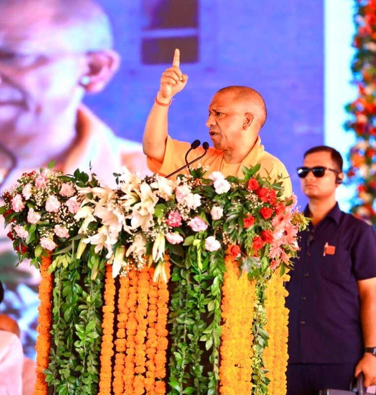 जालौन के पिछड़ेपन के जिम्मेदार अब घड़ियाली आंसू बहाकर युवाओं को गुमराह कर रहे: योगी