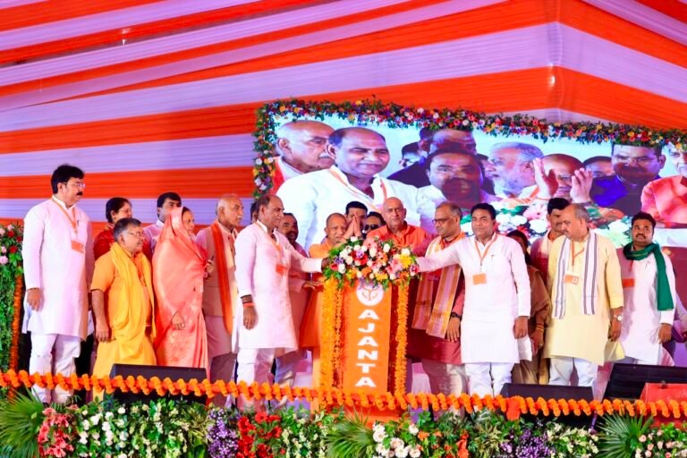 जालौन के पिछड़ेपन के जिम्मेदार अब घड़ियाली आंसू बहाकर युवाओं को गुमराह कर रहे: योगी