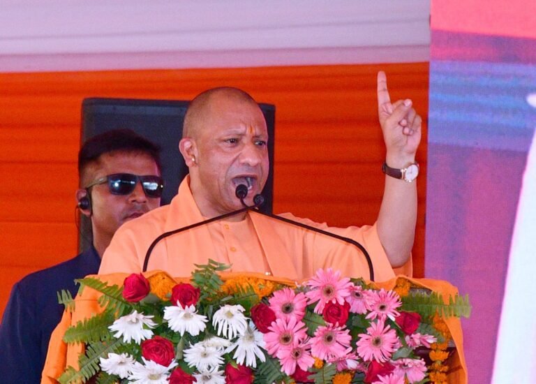 जालौन के पिछड़ेपन के जिम्मेदार अब घड़ियाली आंसू बहाकर युवाओं को गुमराह कर रहे: योगी