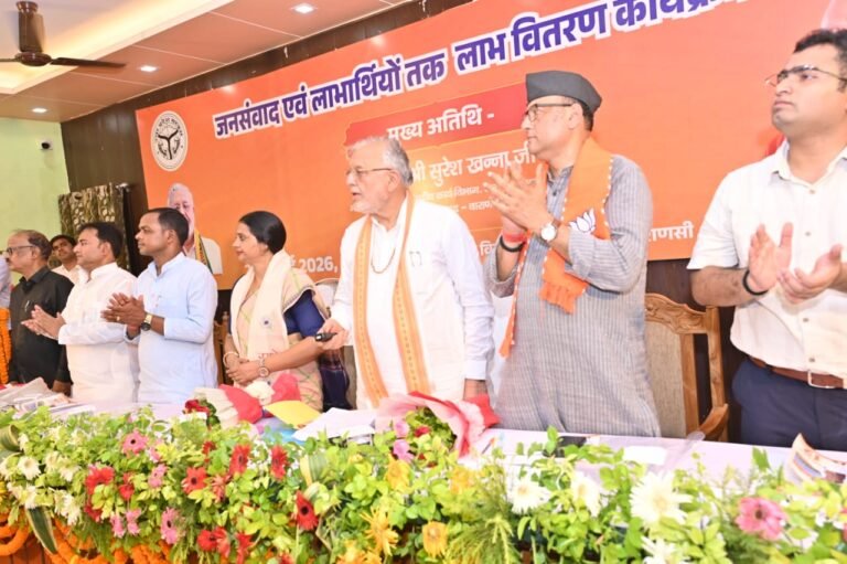 वित्त मंत्री श्री सुरेश कुमार खन्ना ने वाराणसी में विकास कार्यों, जनसुविधाओं एवं जनकल्याणकारी योजनाओं की जमीनी हकीकत परखी