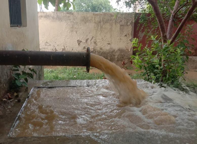 बसंत पट्टी में जल जीवन मिशन का बोर खराब,बालू-गिट्टी युक्त पानी पीने को मजबूर ग्रामीण,पेयजल संकट गहराया