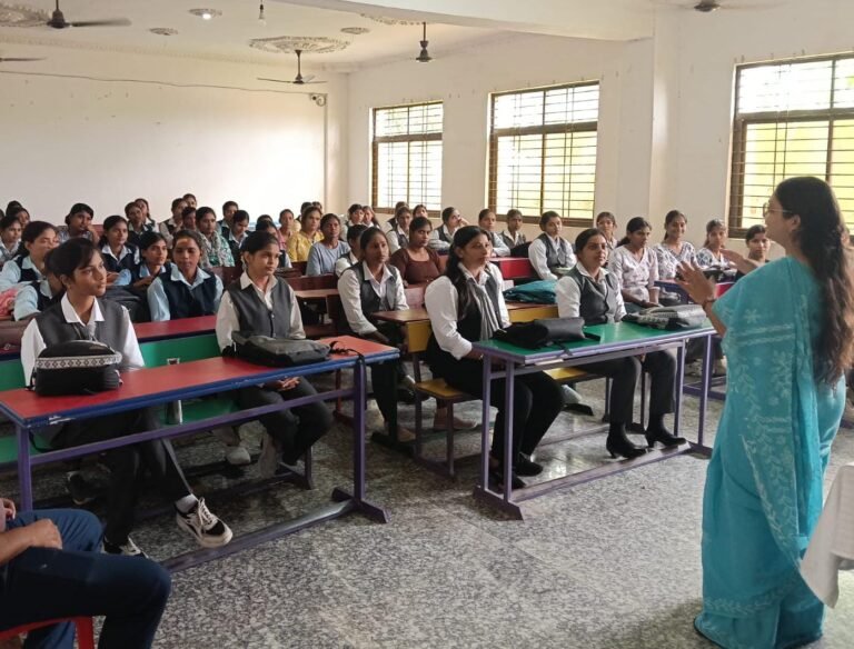बीएनएस महिला महाविद्यालय में कैरियर काउंसलिंग सेमिनार का आयोजन  