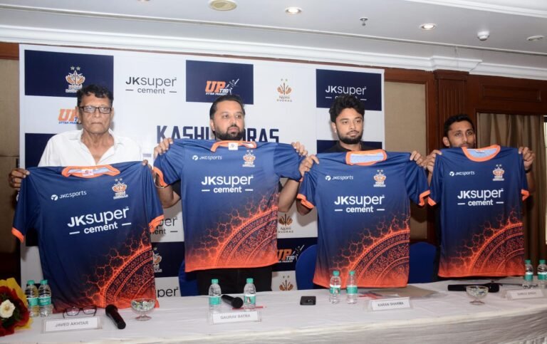डिफेंडिंग चैंपियन काशी रुद्रास ने सीज़न 4 की जर्सी का किया अनावरण, ऐतिहासिक तीसरे खिताब के लक्ष्य के साथ बाबा विश्वनाथ का लिया आशीर्वाद