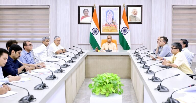 Lko Big Breaking   — CM योगी ने VC में दिशा निर्देश जारी किए!!