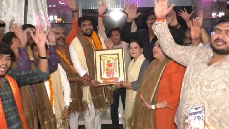 सुनीता सोनी और संजीव राय के नेतृत्व में हिंदू युवा वाहिनी के भास्कर तिवारी का हुआ भव्य सम्मान