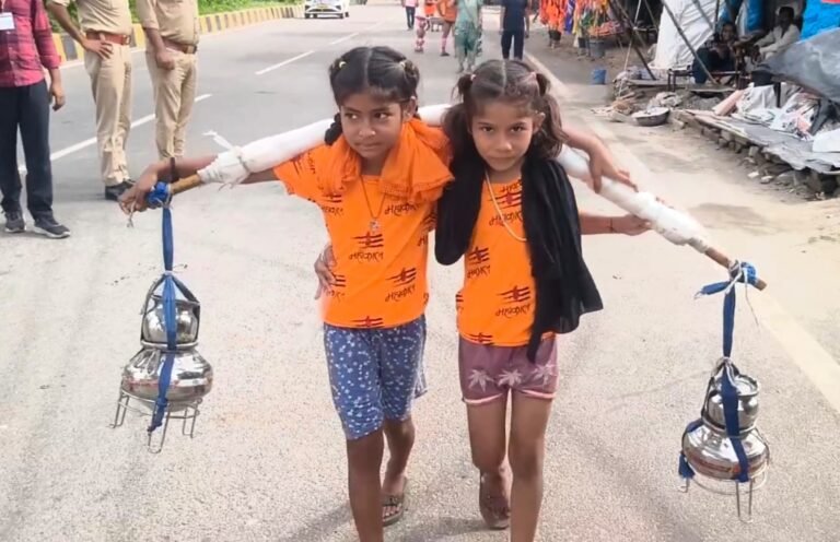 – भोलेनाथ का किया जलाभिषेक, लोगों ने किया उनके हौसले को प्रणाम