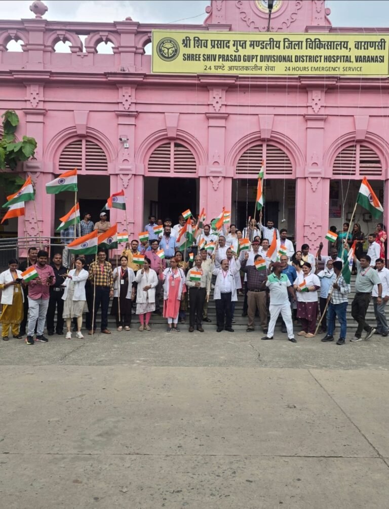 “हर घर तिरंगा यात्रा” में गूंजा देशभक्ति का संदेश, महात्मा गांधी काशी विद्यापीठ से संस्कृत विश्वविद्यालय तक निकली भव्य यात्रा