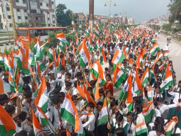 स्वामी श्रद्धानंद सरस्वती इंटर कॉलेज में निकली विशाल तिरंगा यात्रा, गूंजे देशभक्ति के नारे