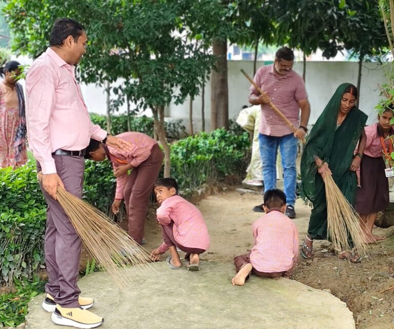 विद्यालयों में चला विशेष स्वच्छता अभियान