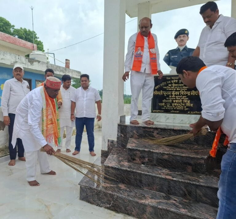 विभाजन विभीषिका स्मृति दिवस पर शहीदों को श्रद्धांजलि, परिजनों का सम्मान