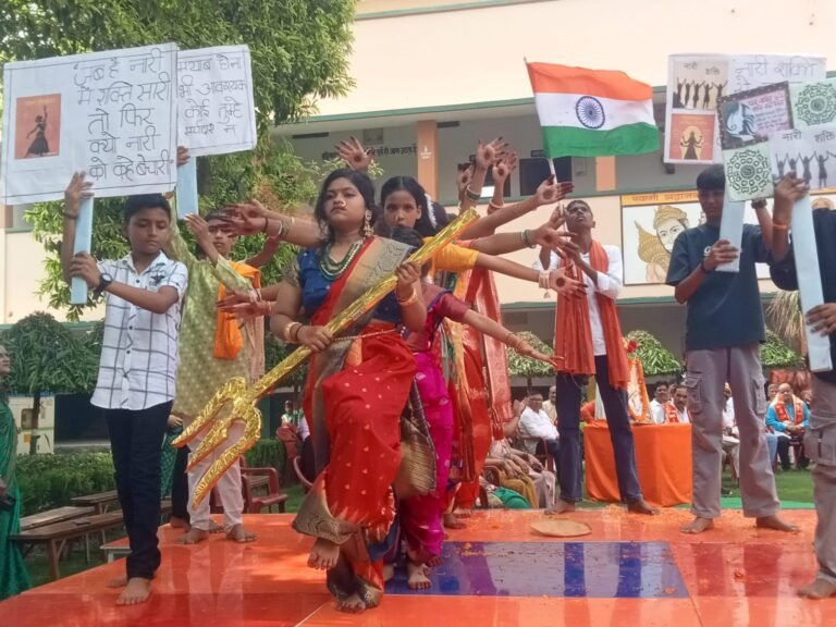 स्वतंत्रता दिवस पर स्वामी श्रद्धानंद सरस्वती इंटर कॉलेज में पूर्व विधायक ने किया ध्वजारोहण