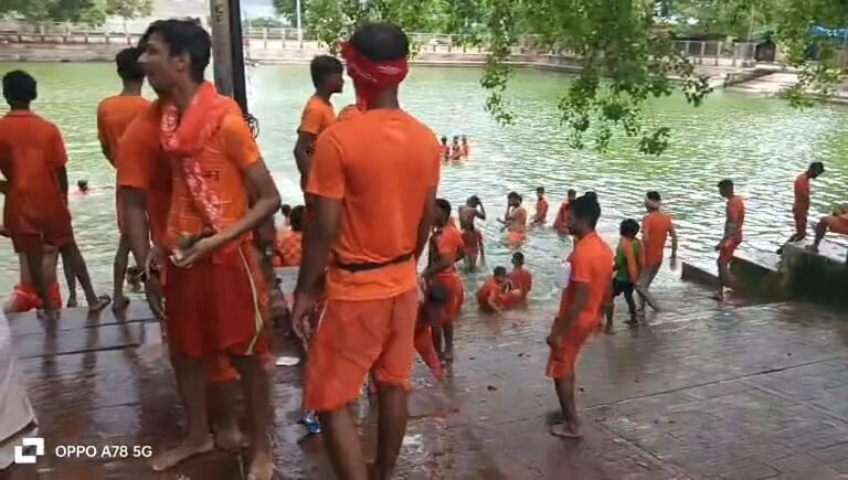 गंधर्व सागर में स्नान करते समय डूबते कांवरिया को ग्रामीणों ने बचाया
