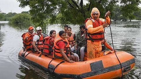 योगी सरकार ने तेज किया बाढ़ प्रभावित जिलों में राहत-बचाव कार्य, एनडीआरएफ की टीमों को किया पूर्ण सक्रिय