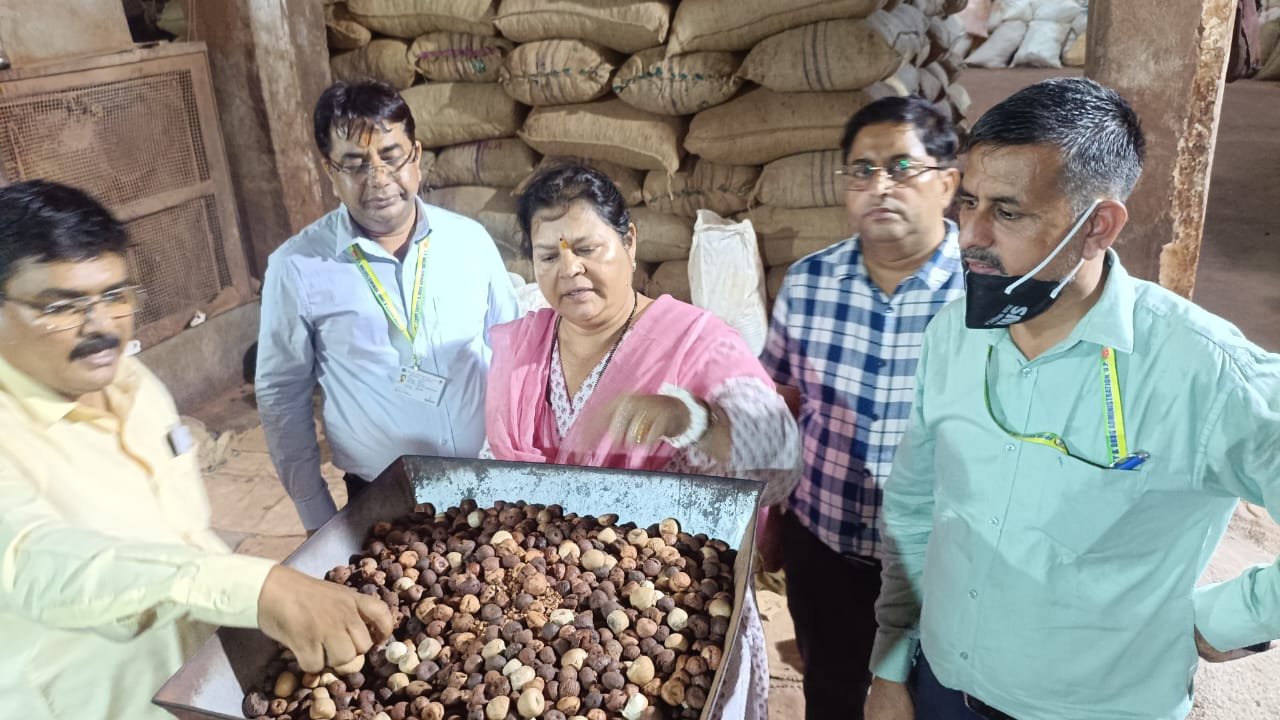 पान मसाला पर योगी सरकार का बड़ा प्रहार, 15.70 करोड़ का संदिग्ध माल जब्त