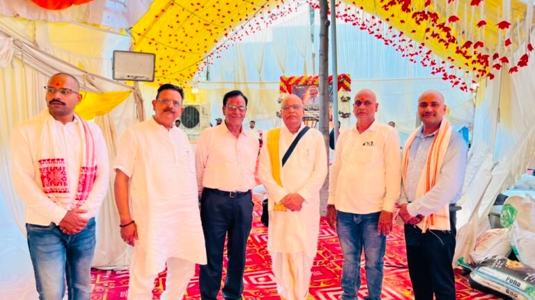 काशी के ज्योतिषाचार्य श्री त्रिवेणी प्रसाद शुक्ल के पूज्य पिता श्री उमाशंकर शुक्ल का ब्रह्मभोज संपन्न, जुटे देश-प्रदेश के गणमान्य लोग