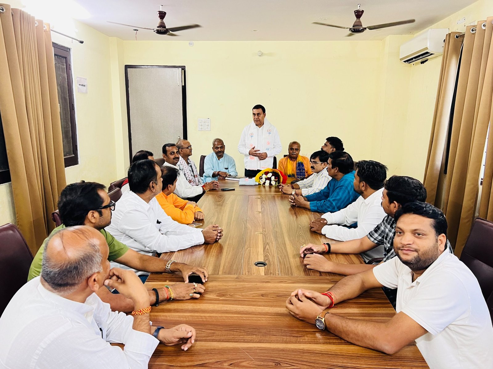 हर हाथ को काम, हर कार्यकर्ता को सम्मान : अशोक चौरसिया  विभाग व प्रकोष्ठों को सक्रिय कर बूथ स्तर तक संगठन मजबूत करने पर जोर  वाराणसी l