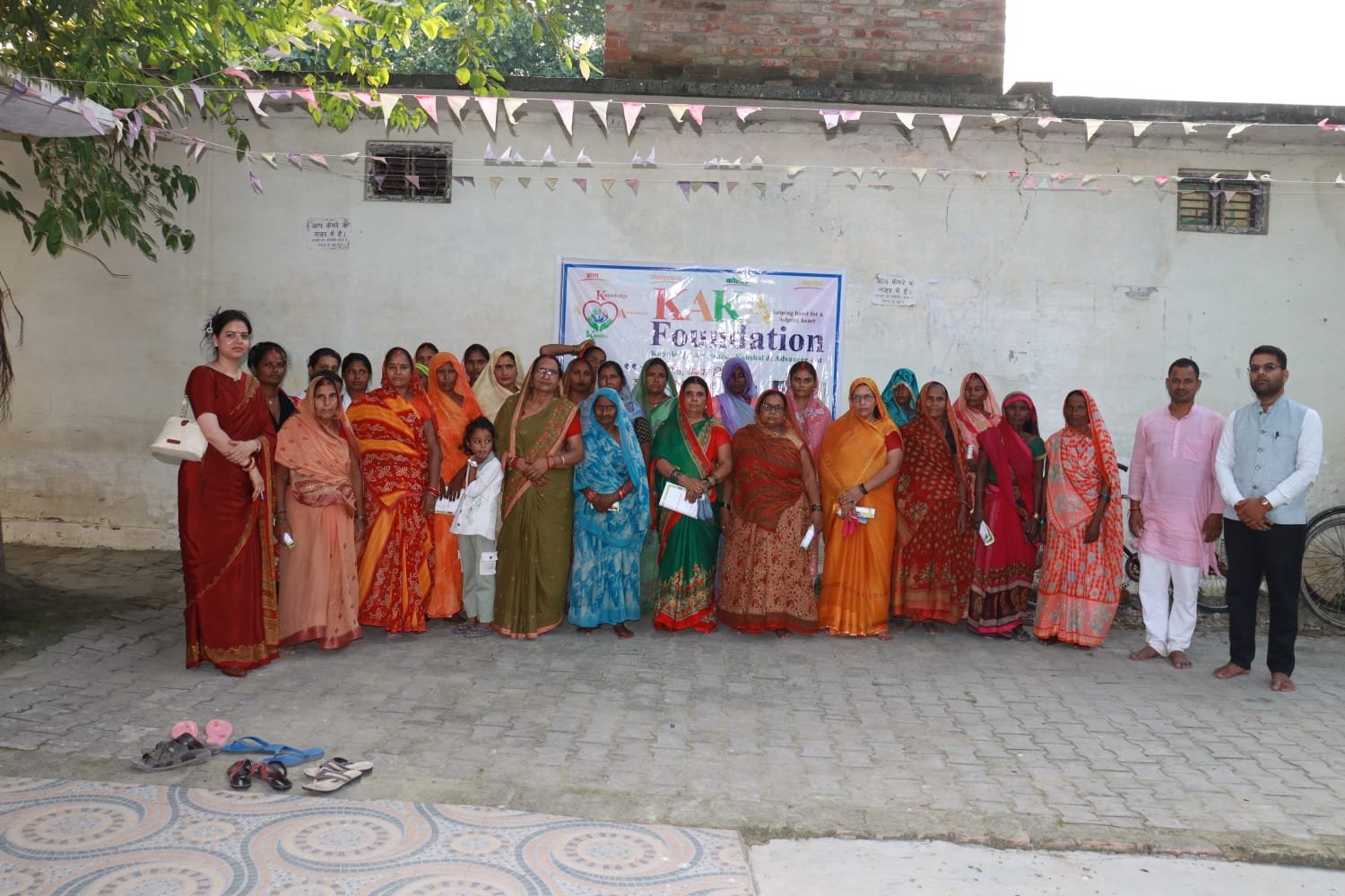 मशरूम की खेती व सिलाई प्रशिक्षण से आत्मनिर्भर बनेंगी महिलाएं  काका फाउंडेशन की बैठक में 42 महिलाओं ने लिया हिस्सा, कौशल विकास के जरिए स्वरोजगार से जोड़ने की पहल   गाजीपुर।