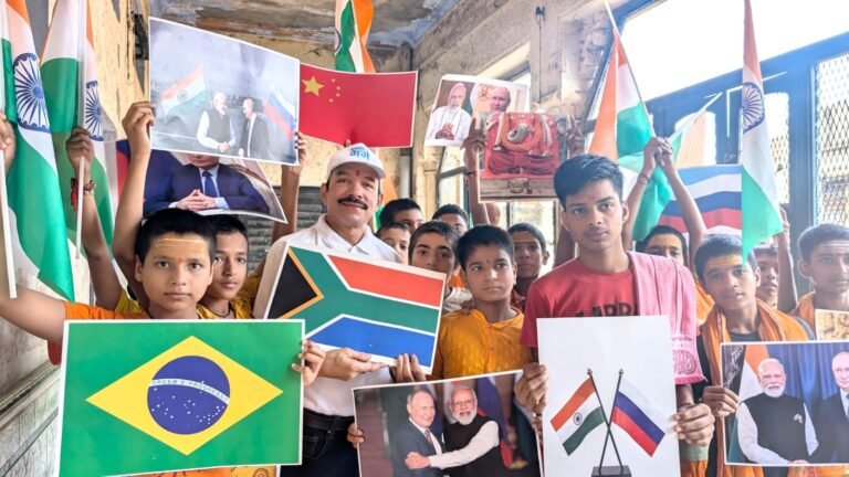 ब्रिक्स की सफलता पर काशी में वैदिक मंत्रों के बीच बाबा विश्वनाथ और मां गंगा का आभार  नई दिल्ली घोषणापत्र को सर्वसम्मति से मंजूरी मिलने पर नमामि गंगे ने किया आयोजन, वैश्विक शांति की कामना  वाराणसी।