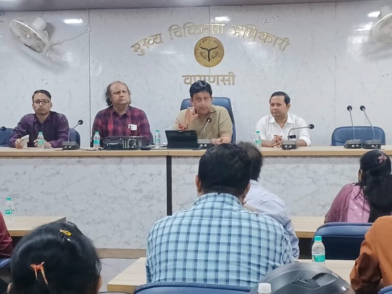 सेवा संकल्प अभियान में 17 सितंबर को होगा वृहद रक्तदान  रक्तदान शिविरों की तैयारियों को लेकर सीएमओ ने की बैठक, स्वास्थ्य जांच के बाद ही पात्र डोनरों से कराया जाएगा रक्तदान  वाराणसी l