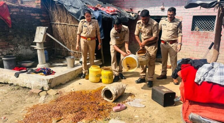 प्रतापगढ़   जिलाधिकारी अभिषेक पांडे SP दीपक भूकर व DEO अखिलेश्वर नाथ सिंह के निर्देशन में हुई कार्रवाई l