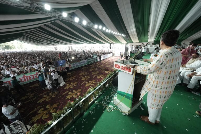 स्वाभिमान रैली में जयंत चौधरी का शक्ति प्रदर्शन; PDA पर तंज, बोले – “NDA का ‘N’ कभी नहीं बदलेगा”