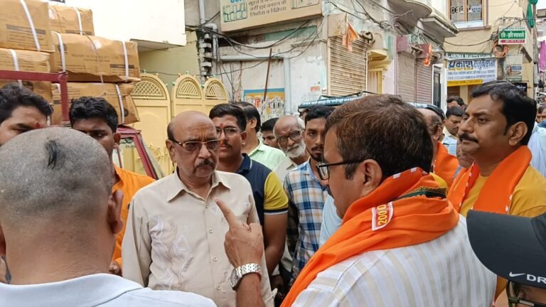 वार्ड प्रवास के 47 वे दिन , माँ बागेश्वरी देवी वार्ड में विधायक डा नीलकंठ तिवारी ने किया प्रवास