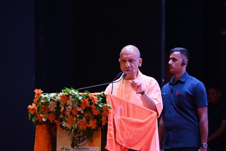शिक्षा में राजनीति का कोई स्थान नहीं: सीएम योगी