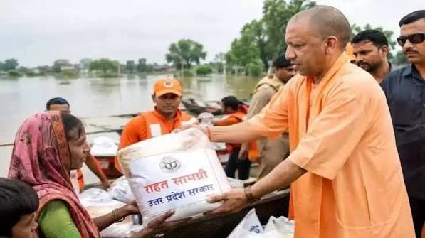 बाढ़ में योगी सरकार का राहत अभियान जारी, 6.83 लाख लंच पैकेट व 1.11 लाख से ज्यादा बाढ़ राहत किट बांटे