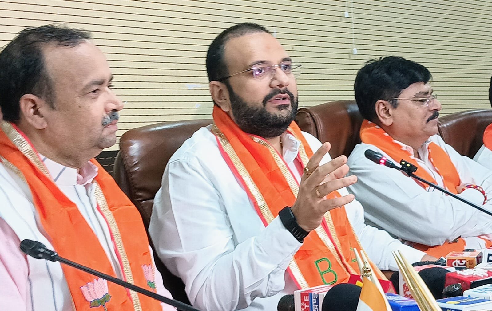 मोदी के 25 वर्षों के जनसेवा संकल्प से राष्ट्र निर्माण में जुटेगा युवा:– डॉ. हेमांग जोशी