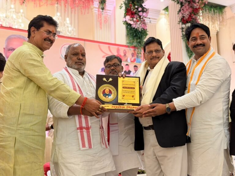 राज्यमंत्री हंसराज विश्वकर्मा ने सम्मान समारोह में प्रतिभाओं को किया सम्मानित