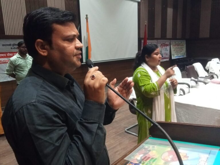 विश्व बधिर सप्ताह पर वाराणसी पुलिस के लिए सांकेतिक भाषा जागरूकता सत्र आयोजित
