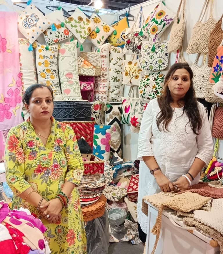 ट्रेड शो में यूपी की महिला उद्यमियों ने अंतरराष्ट्रीय मंच पर सजाए अपने उत्पाद