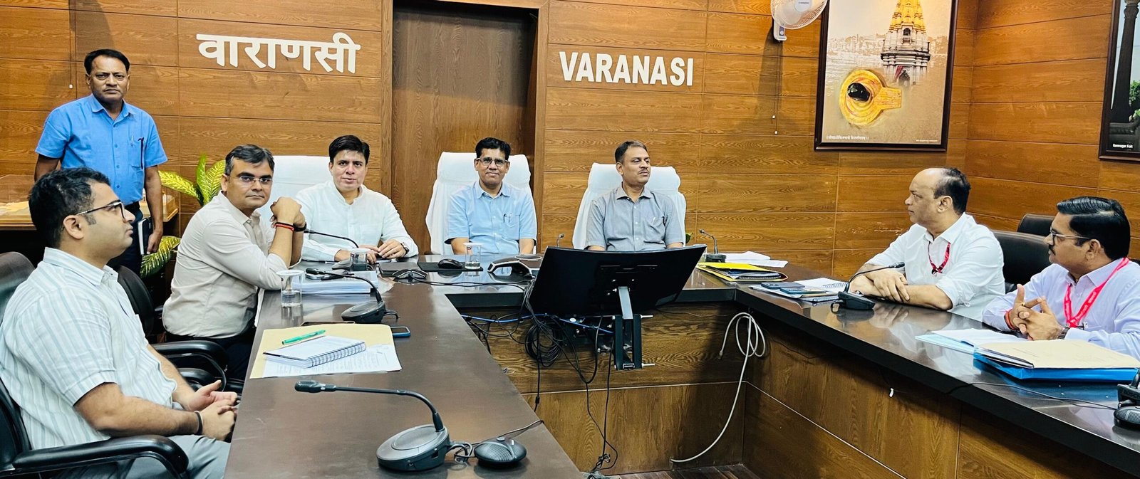 निर्वाचन तैयारियों की समीक्षा, मतदान केंद्रों पर वेबकास्टिंग के निर्देश  प्रेक्षकों ने कहा- मतदान व मतगणना में पारदर्शिता के साथ सुरक्षा व्यवस्था रहे पुख्ता  वाराणसी।