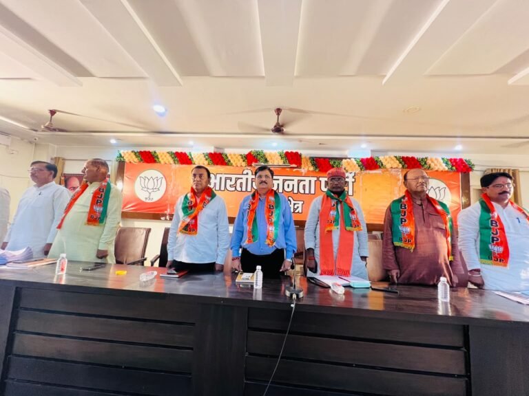 स्नातक-शिक्षक चुनाव को लेकर भाजपा ने कसी कमर, मतदाताओं तक पहुंचने का मंत्र  रोहनिया में चुनावी तैयारियों पर मंथन, बूथ से लेकर क्षेत्र स्तर तक संपर्क अभियान तेज करने पर जोर  कार्यकर्ताओं ने भरी जीत की हुंकार, पदाधिकारियों ने कहा- हर मतदाता से स्थापित करें सीधा संवाद  वाराणसी।