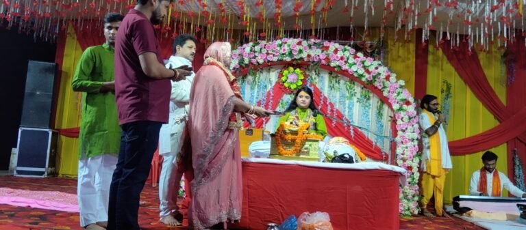 नौगढ़ में परम पूज्या राघव प्रिया ओझा की रामकथा से भक्तिमय हुआ माहौल  अंतरराष्ट्रीय कथा वाचिका के श्रीमुख से रामकथा का रसपान कर भावविभोर हो रहे श्रद्धालु  नौगढ़ (चंदौली)।