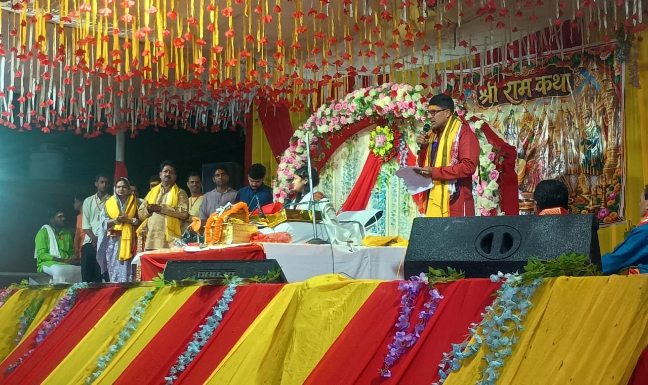कथा के अमृत रस में डूबा नौगढ़, श्रद्धालुओं की उमड़ी भीड़  अंतरराष्ट्रीय कथा वाचिका राघव प्रिया ओझा ने भक्ति, संस्कार और सत्कर्म का बताया महत्व  भजनों और जयकारों से गूंजता रहा कथा पंडाल, भावविभोर होकर श्रद्धालुओं ने किया कथा का श्रवण  संवाद सहयोगी, नौगढ़।