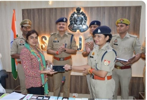 मिशन शक्ति 6.0 में यूपी पुलिस का कमाल, सात दिन में पांच राज्यों से खोज निकाले 32 लाख के गुम मोबाइल