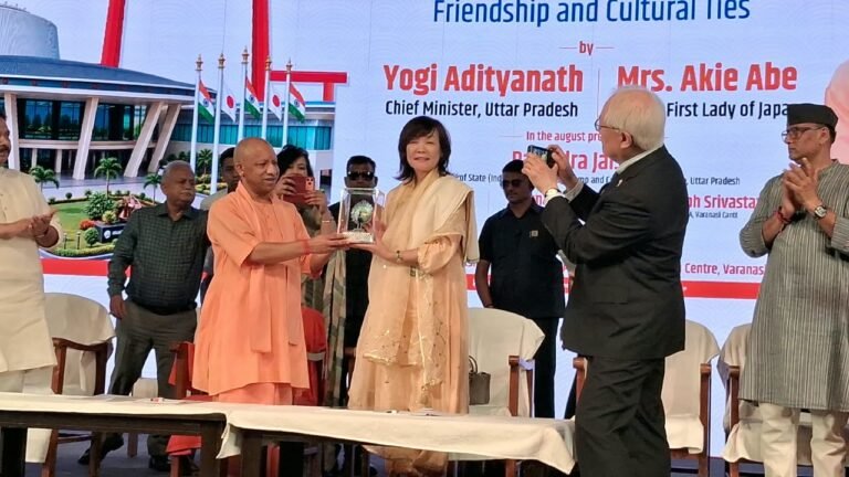 काशी में ‘नमो बुक फेस्ट’ का शुभारंभ, PM मोदी पर 500 से अधिक किताबें देखकर आश्चर्यचकित हुईं अकी आबे