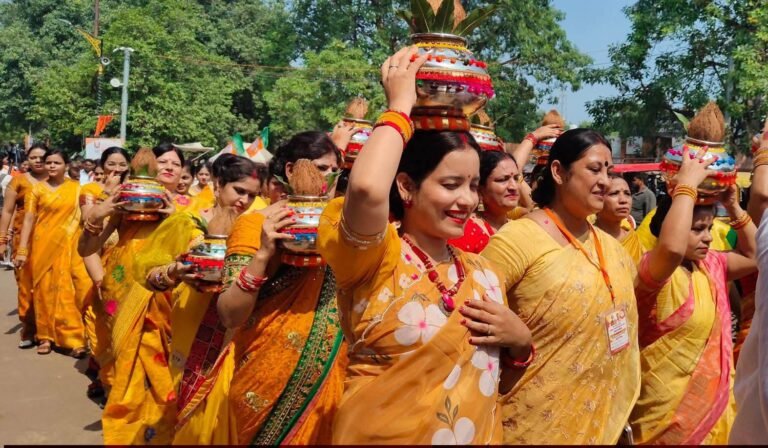 मैदागिन से काशी विश्वनाथ धाम तक निकली भव्य कलश यात्रा