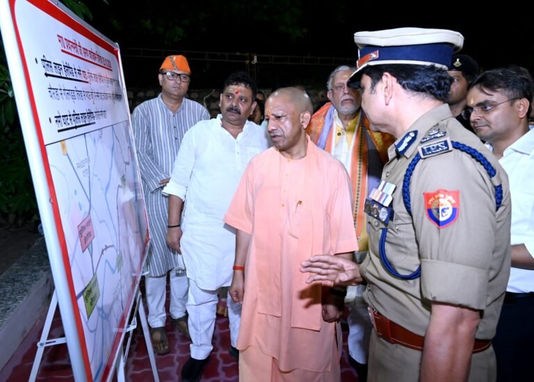 सीएम योगी ने नमो घाट पर स्थलीय निरीक्षण कर एयर शो में प्रधानमंत्री के शामिल होने के दृष्टिगत की जा रही तैयारी का जायजा लिया