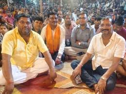 उप जिलाधिकारी ने जमीन पर बैठकर देखी रामलीला, कहा- भगवान राम समाज के आदर्श पुरुष हैं