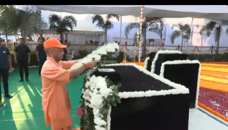 पुलिस स्मृति दिवस-2026 के अवसर पर वीर अमर शहीदों के सम्मान में लखनऊ में आयोजित स्मृति परेड कार्यक्रम में माननीय मुख्यमंत्री योगी आदित्यनाथ ने  किया नमन