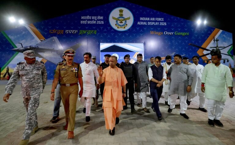मुख्यमंत्री योगी ने किया नमो घाट पर एयर शो की तैयारियों का स्थलीय निरीक्षण