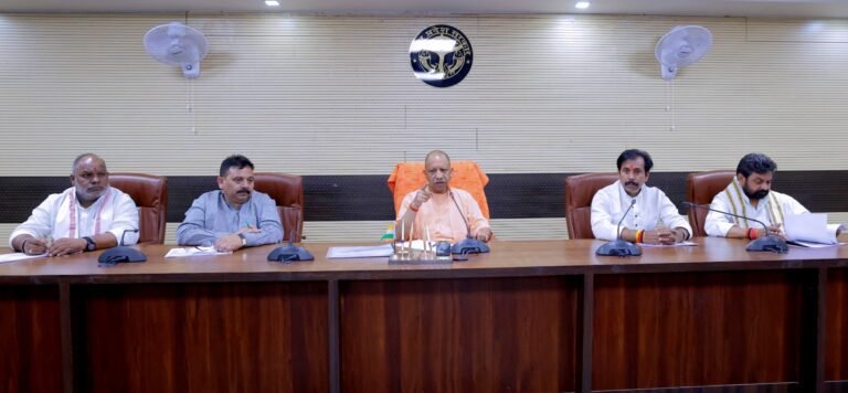 मुख्यमंत्री योगी आदित्यनाथ ने काशी कोतवाल और बाबा विश्वनाथ का किया दर्शन-पूजन