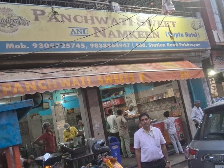 दीपावली से पहले मिठाई की शुद्धता पर बड़ा एक्शन: 38 जिलों में छापेमारी, 15 प्रतिष्ठानों के लाइसेंस निलंबित